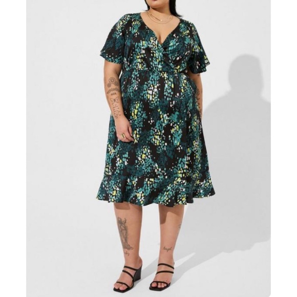 🆕 Midi Bubble Charm Flutter Sleeve Wrap Dress 3 3X 22 24 NWT Torrid New - Picture 1 of 5